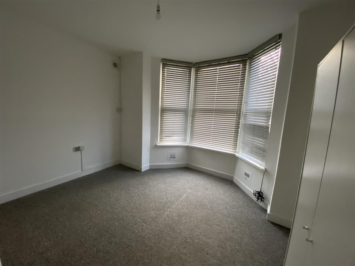 flat for rent llantrisant street