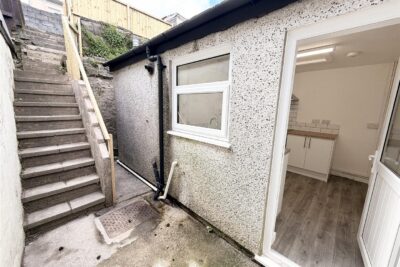 house - terraced for rent duffryn street