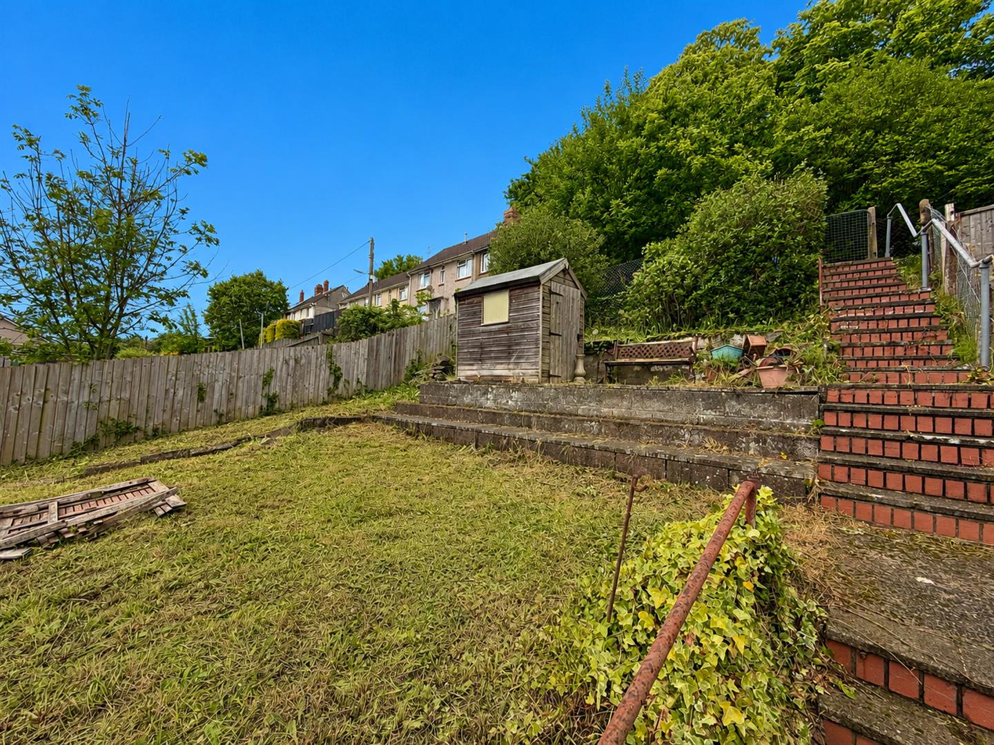 house - terraced for rent channel view