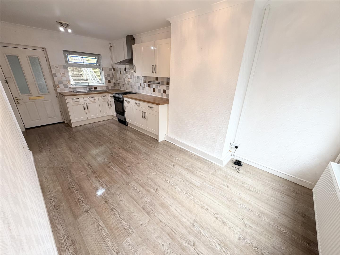 house - terraced for rent channel view