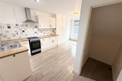 house - terraced for rent channel view
