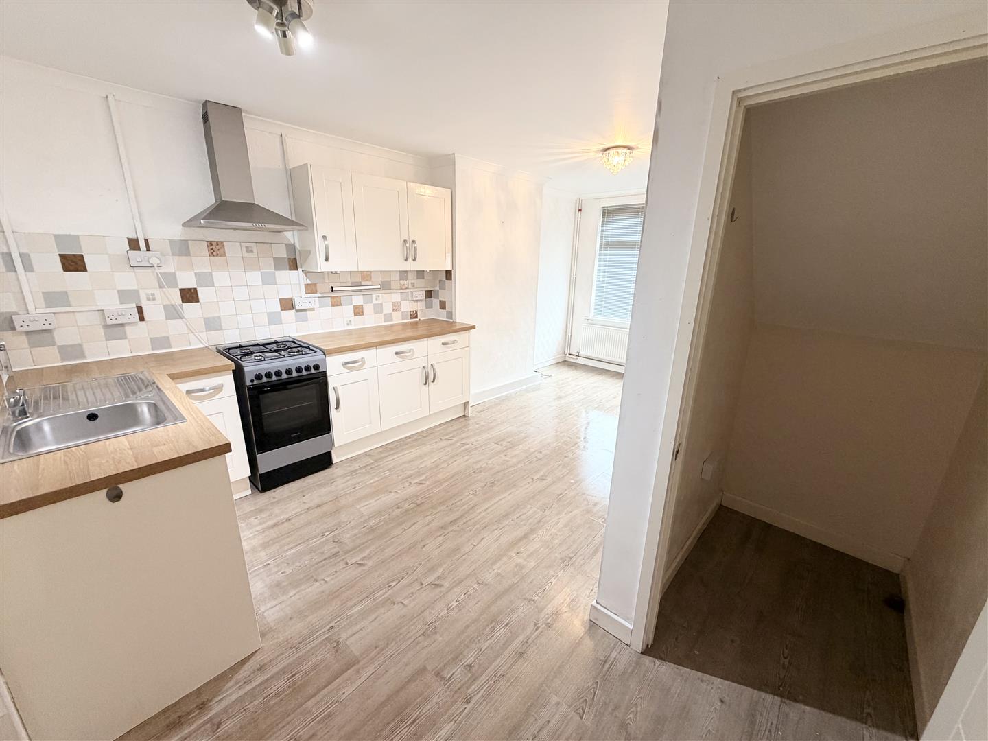 house - terraced for rent channel view