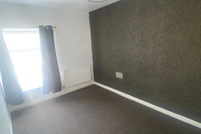 house - end terrace for rent wood road