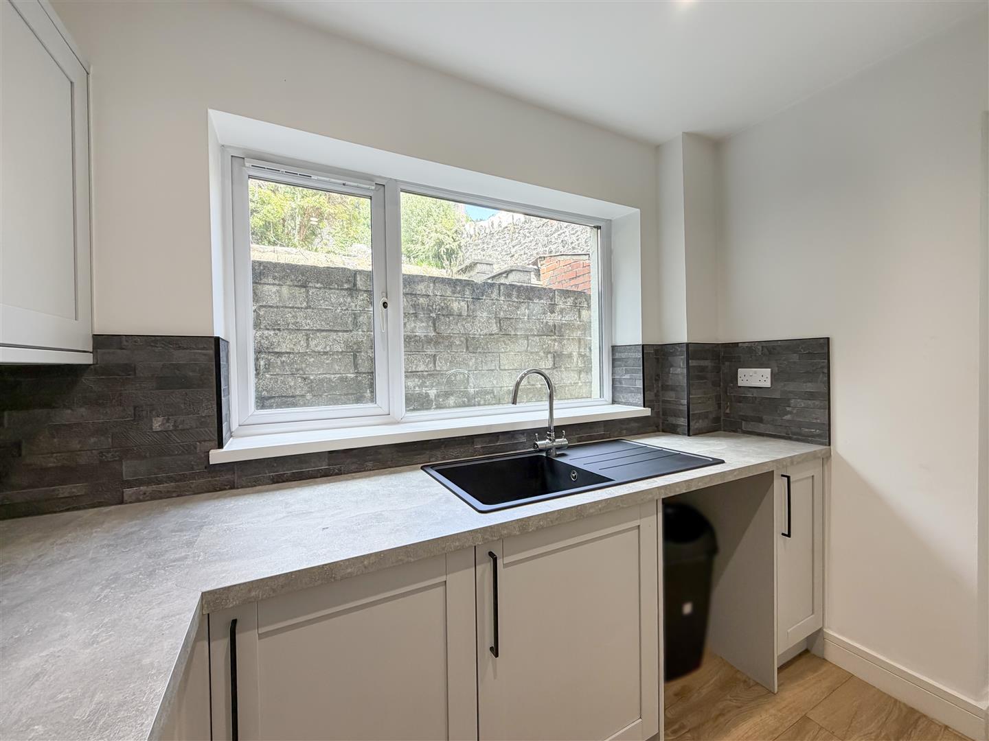 house - terraced for sale clydach road