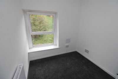 house for sale ty'r felin street