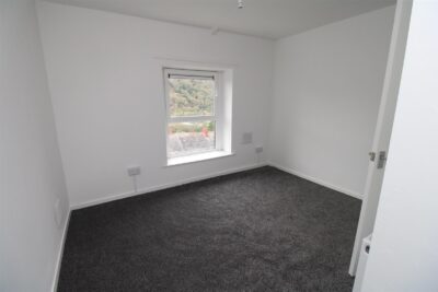 house for sale ty'r felin street