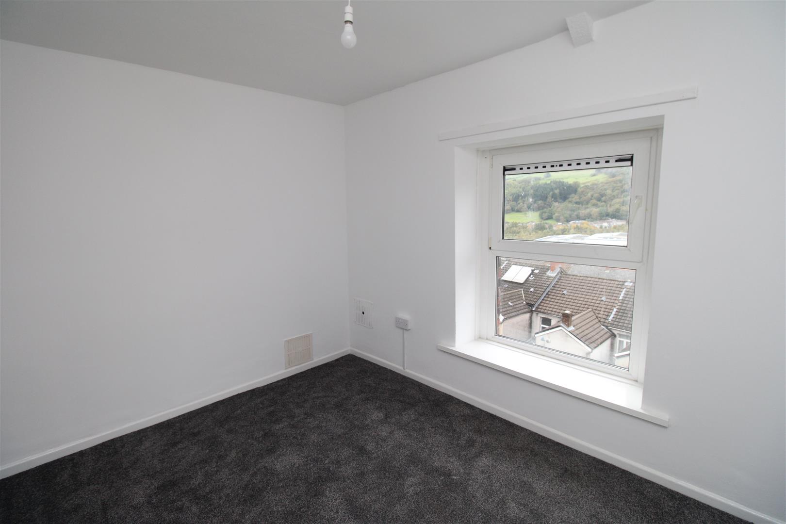 house - terraced for rent ty'r felin street