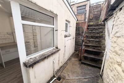 house - terraced for rent princess street