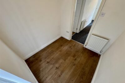 house - terraced for rent church road