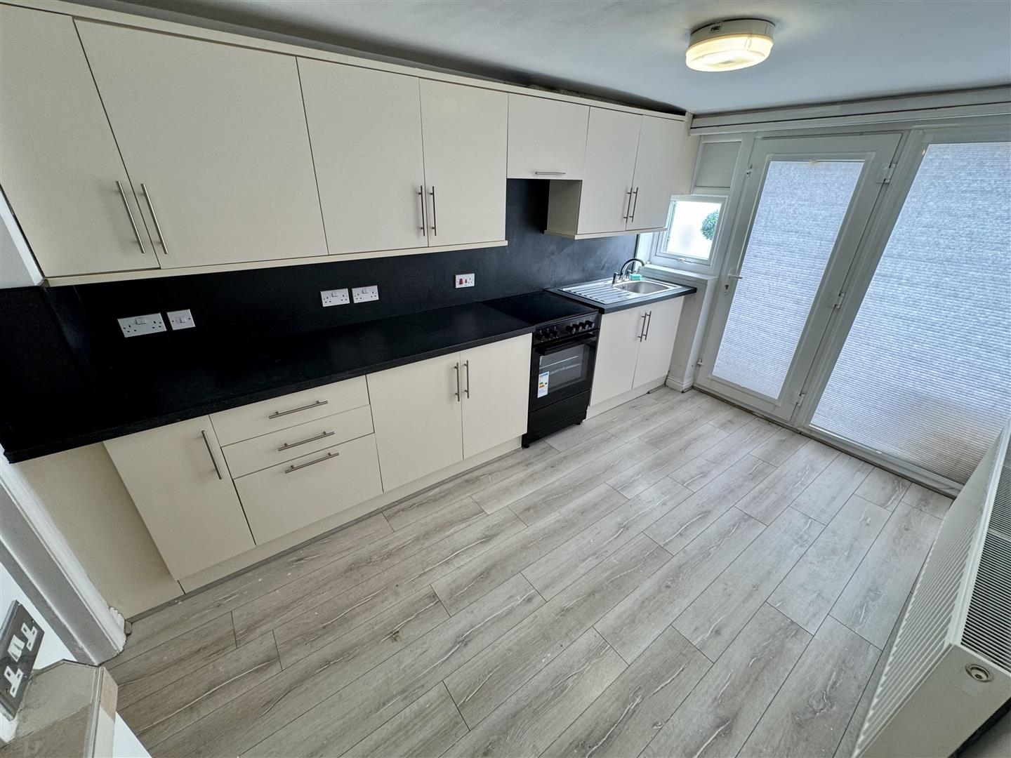 house - terraced for rent church road