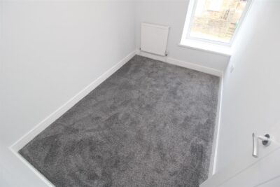 house - terraced for rent high street