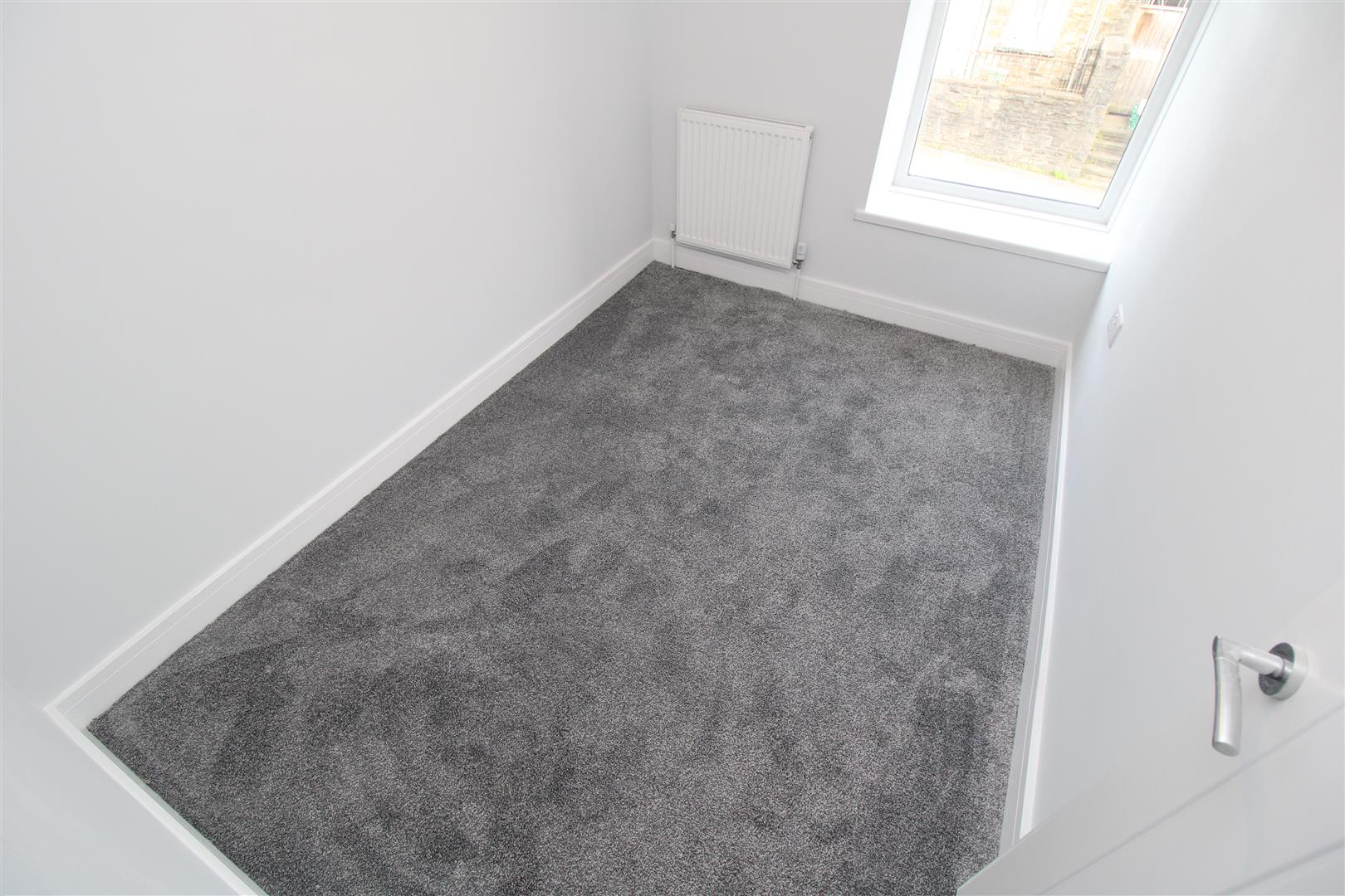 house - terraced for rent high street