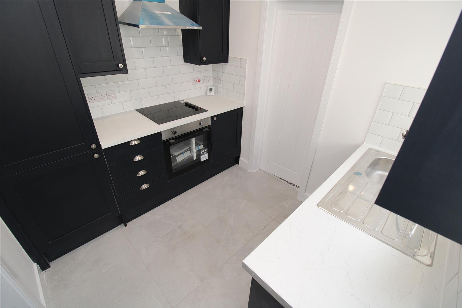 house - terraced for rent high street
