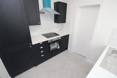 house - terraced for rent high street