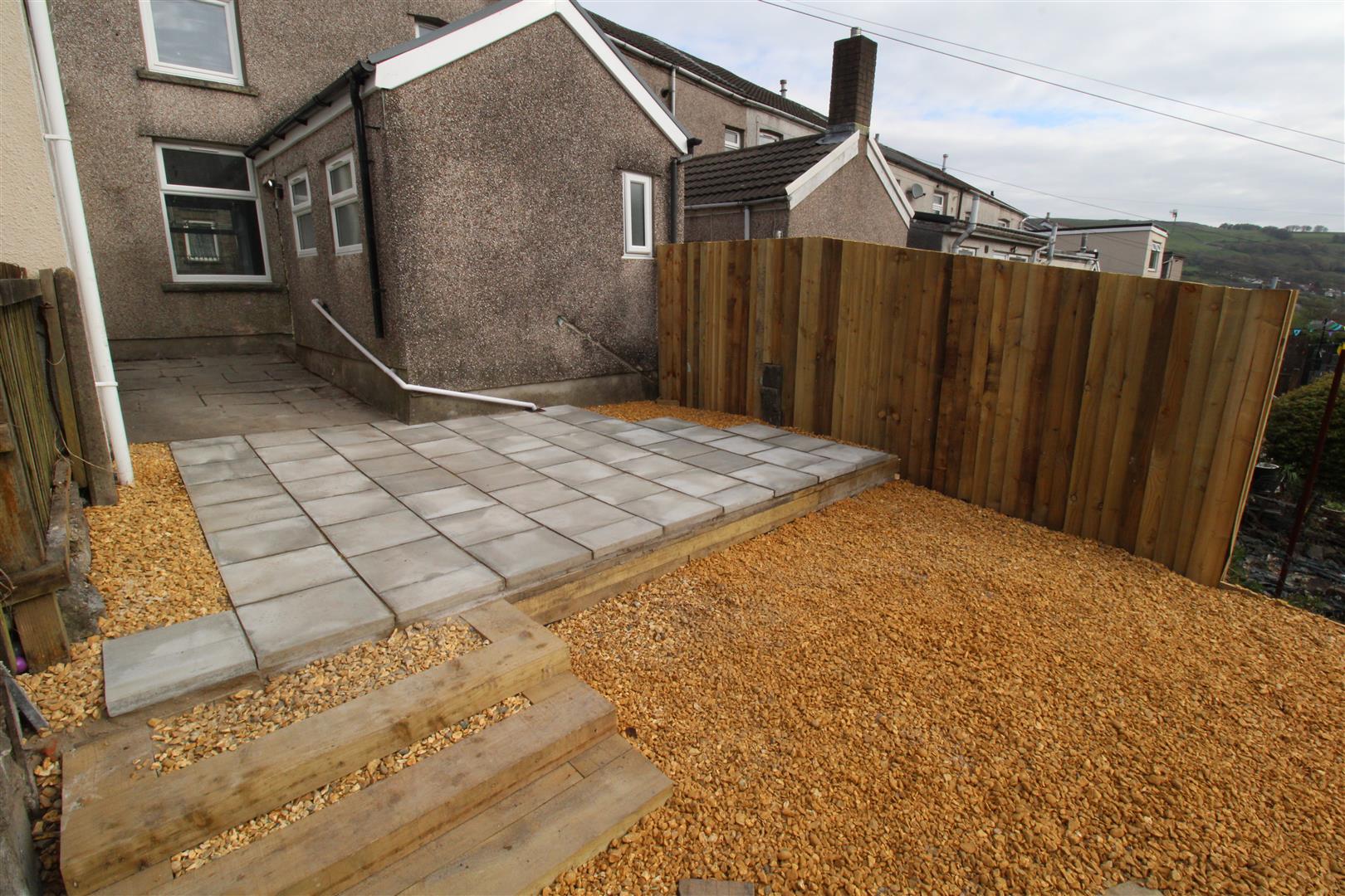 house - terraced for rent high street