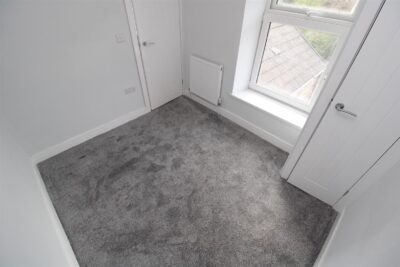 house - terraced for rent high street