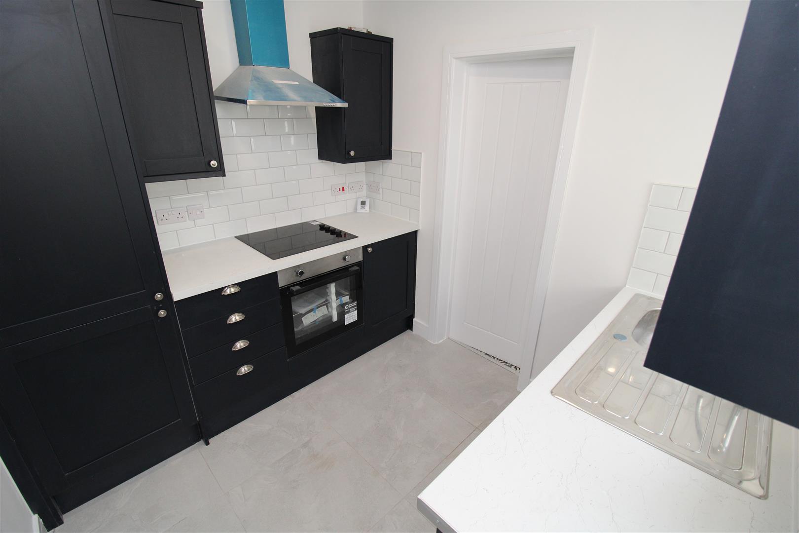 house - terraced for rent high street