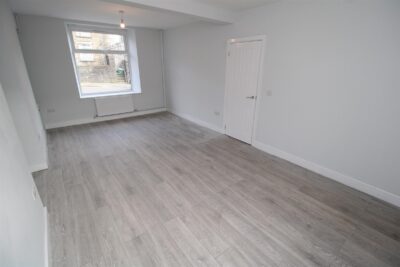house - terraced for rent high street