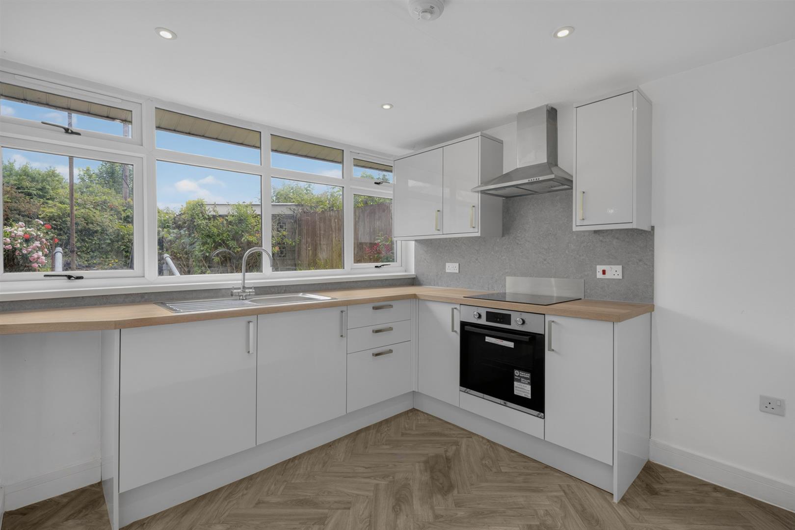 house - semi-detached for rent bethania street