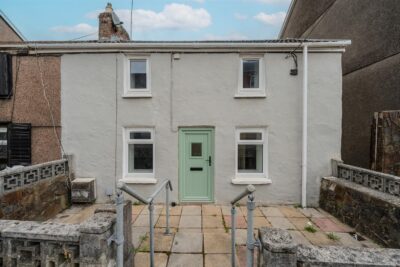 house - semi-detached for rent bethania street