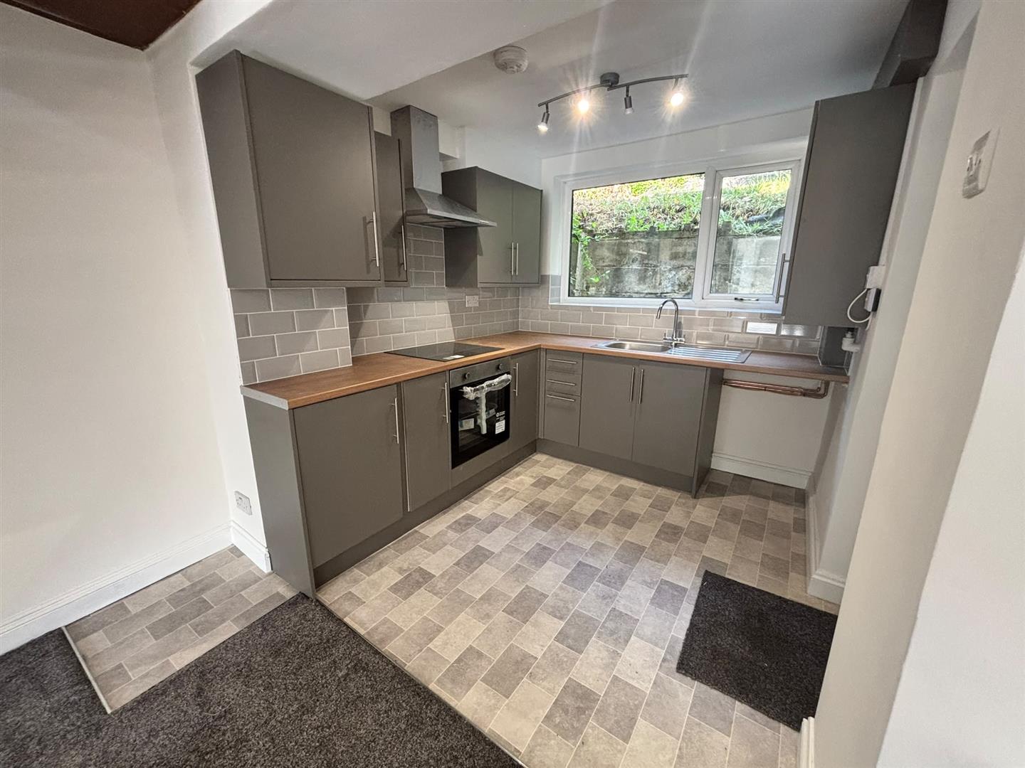 house - terraced for rent cleighton terrace