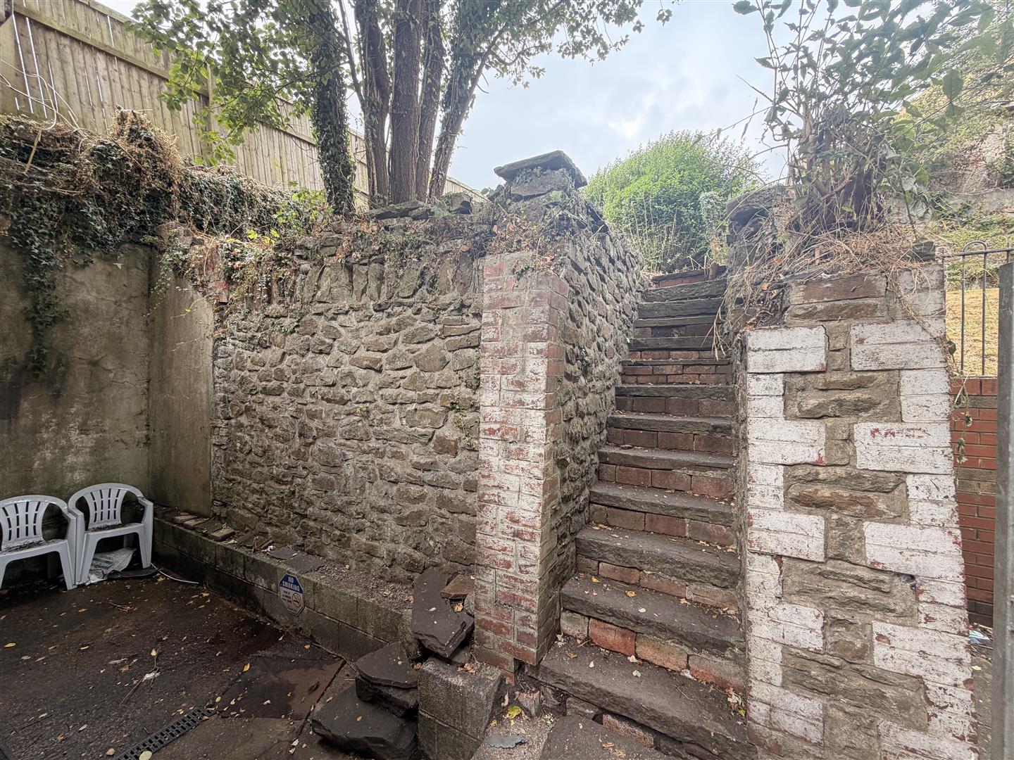 house - end terrace for rent neath road