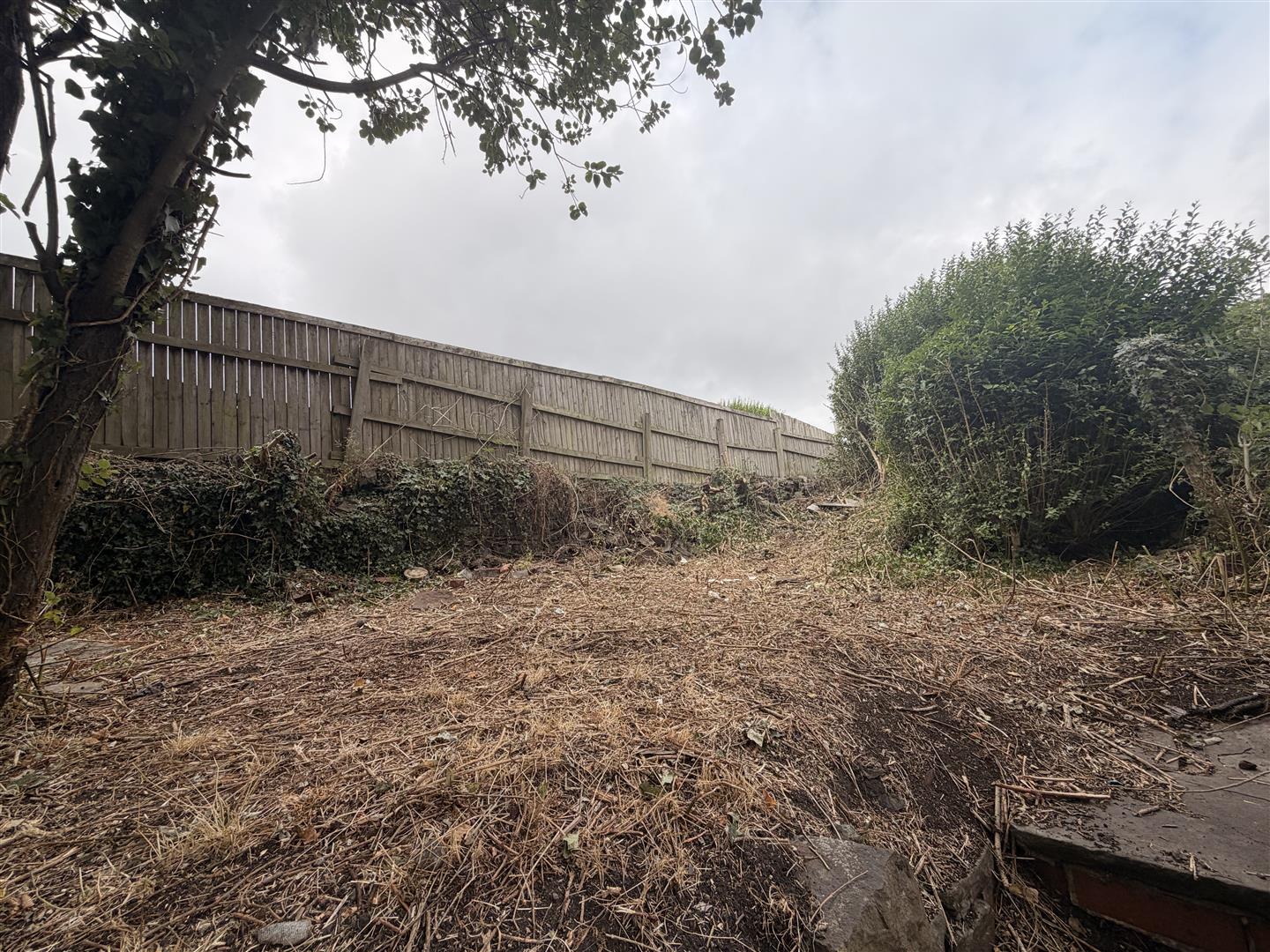 house - end terrace for rent neath road