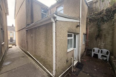 house - end terrace for rent neath road