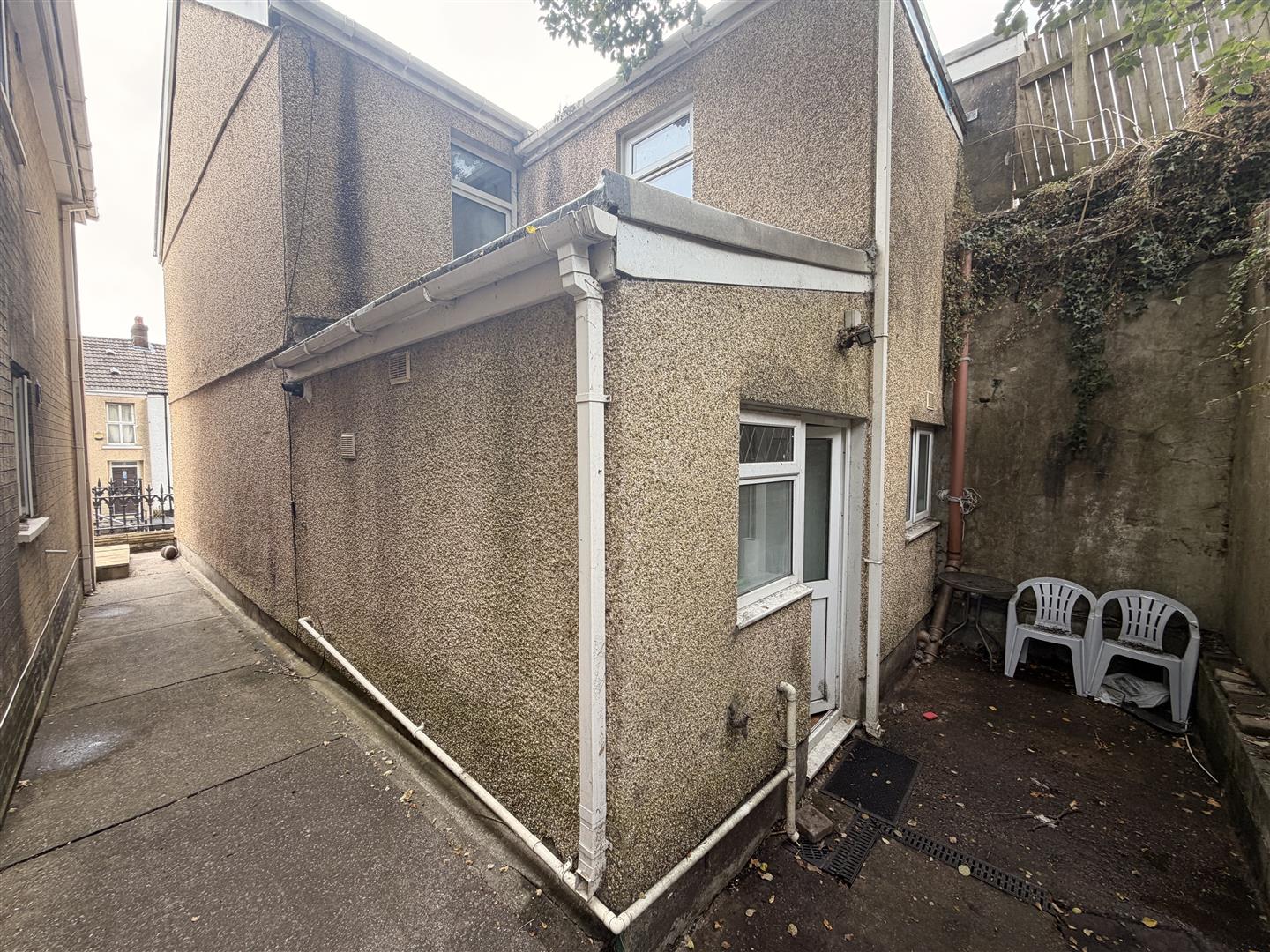 house - end terrace for rent neath road