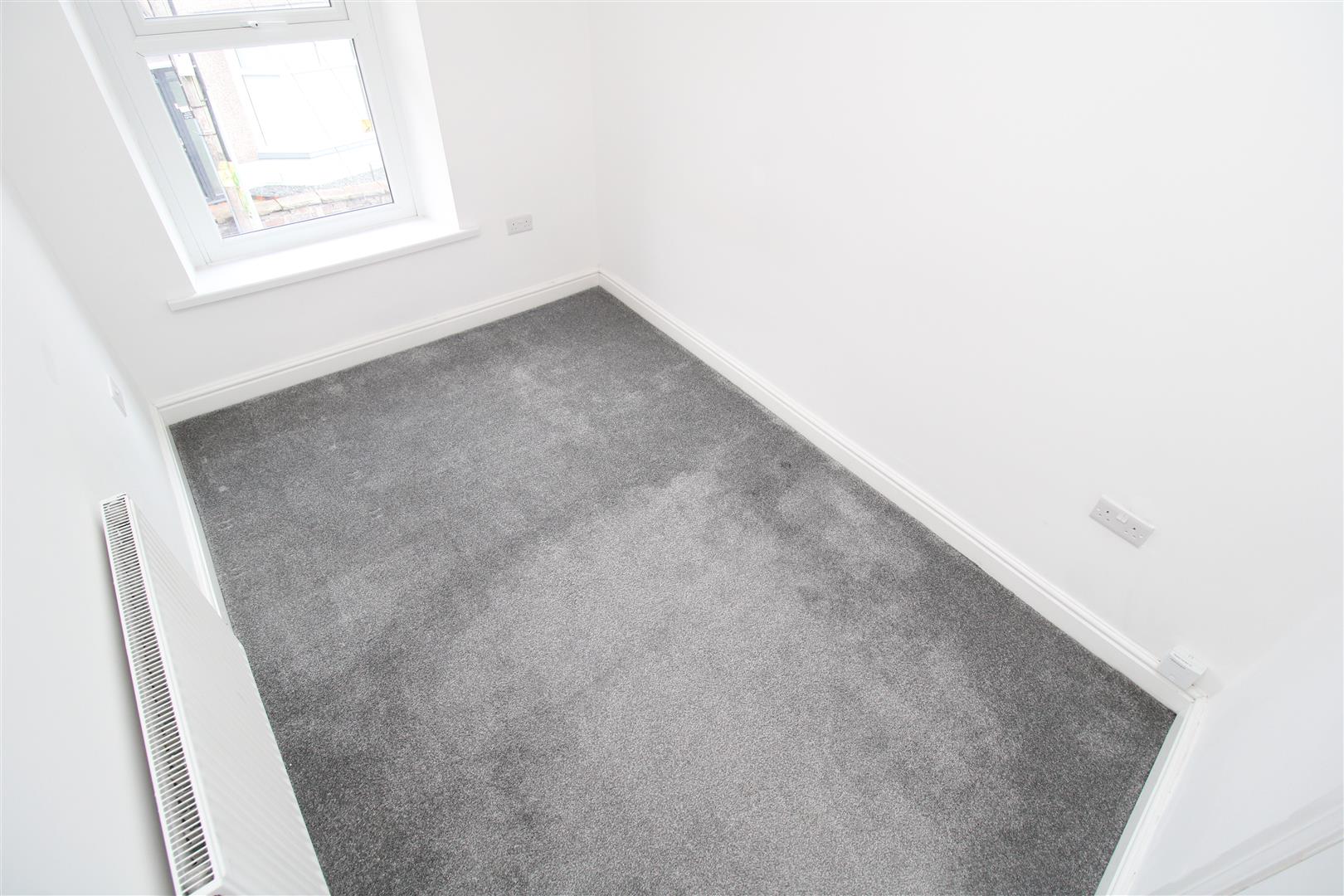 flat for rent gladstone street