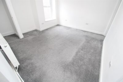 flat for rent gladstone street