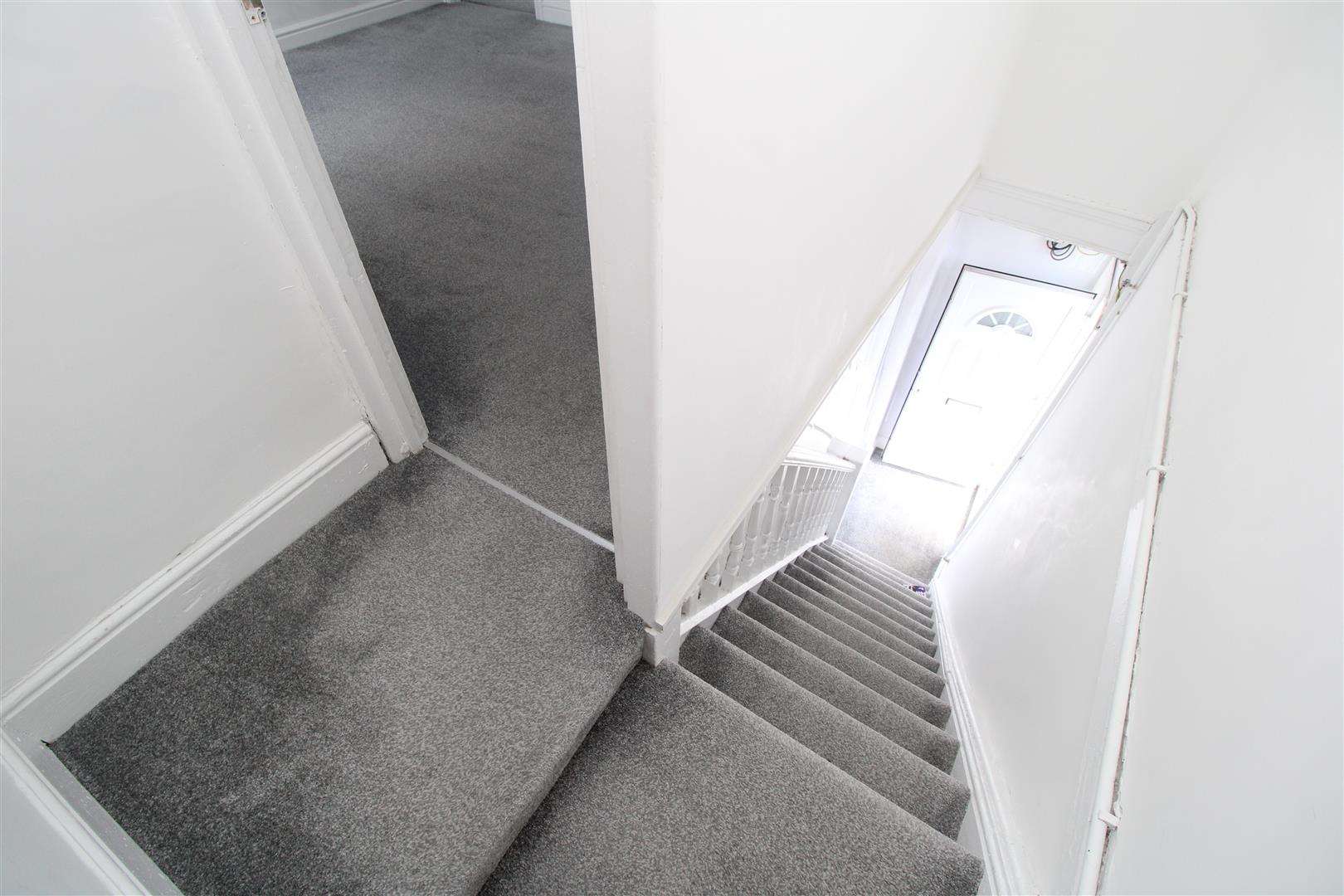flat for rent gladstone street