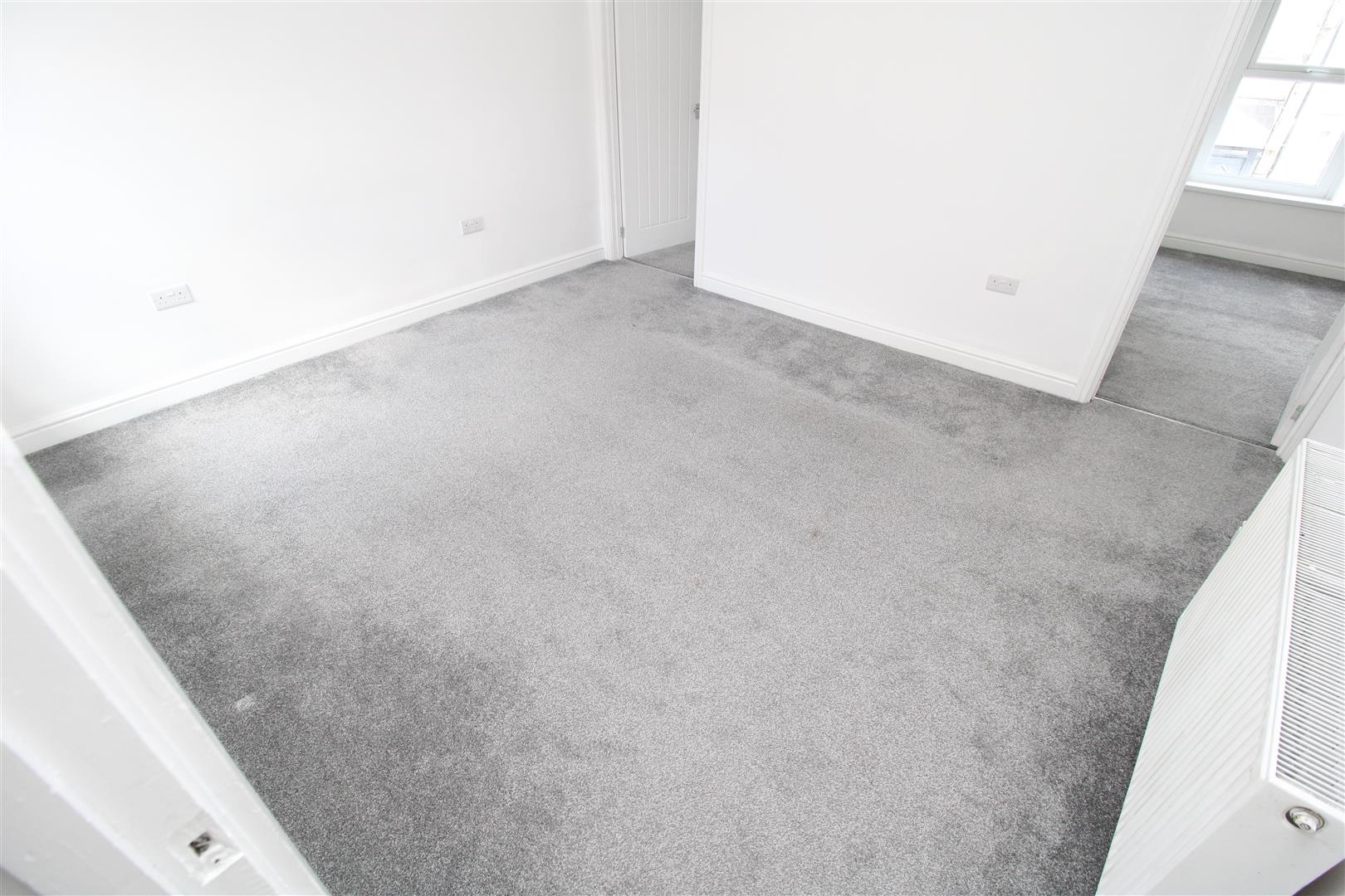 flat for rent gladstone street