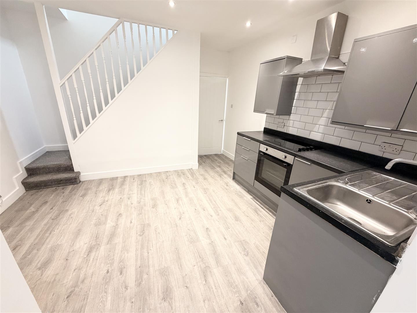 house - end terrace for rent rhys street