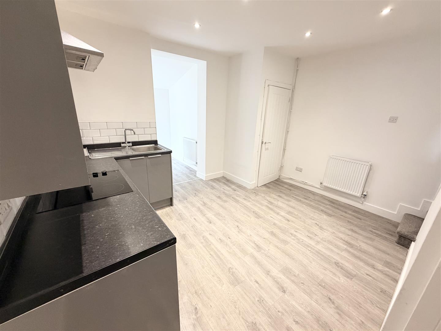 house - end terrace for rent rhys street