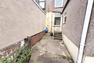 house for rent pontypridd road