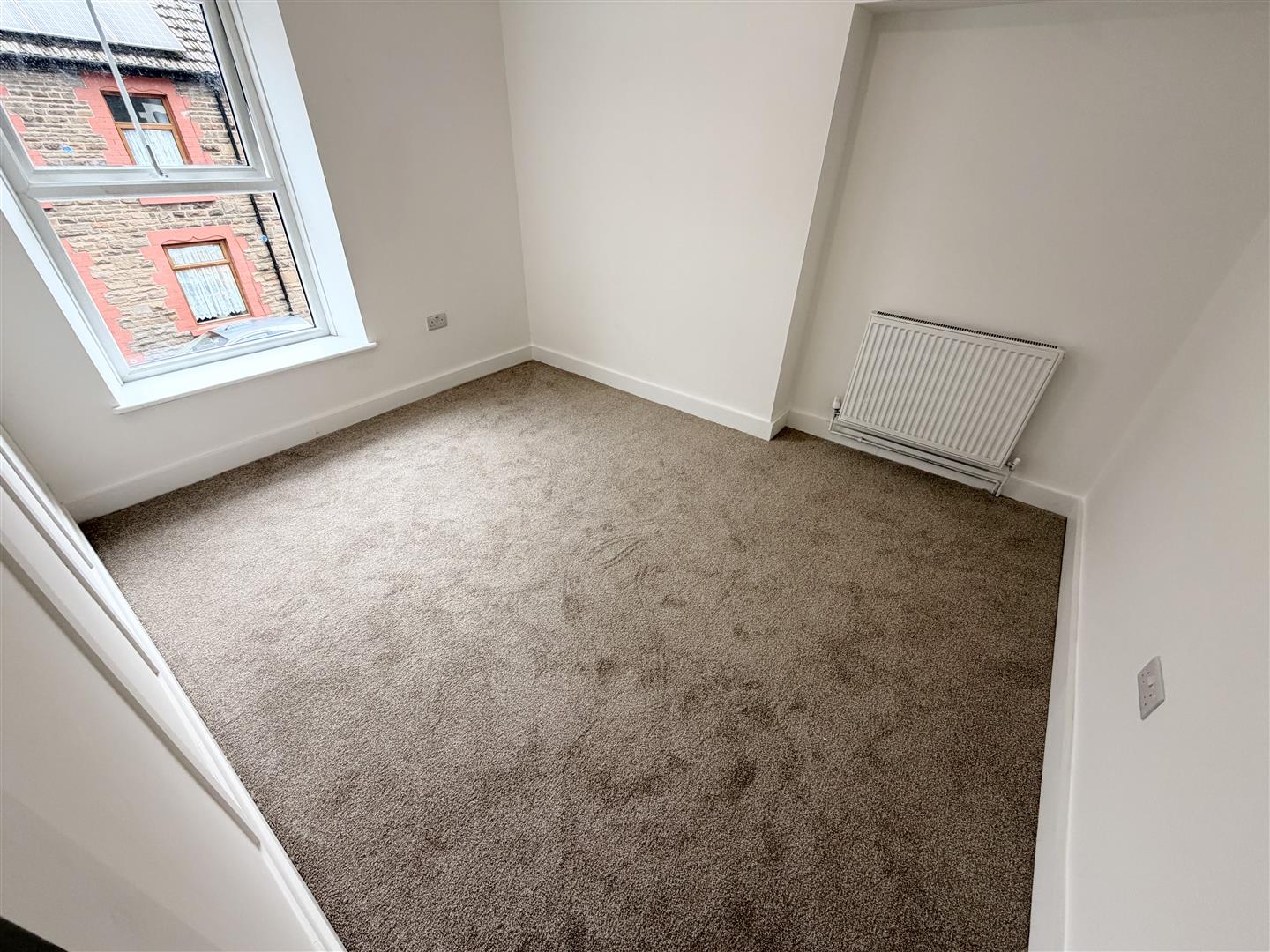 house - terraced for rent eileen place