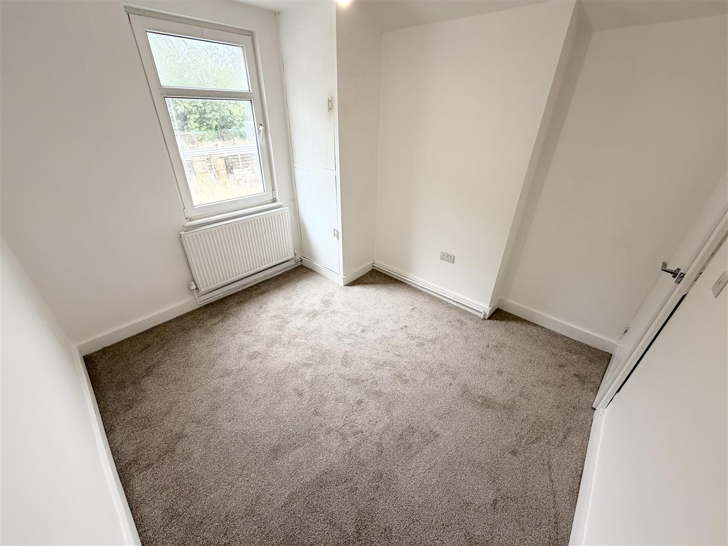 house - terraced for rent eileen place