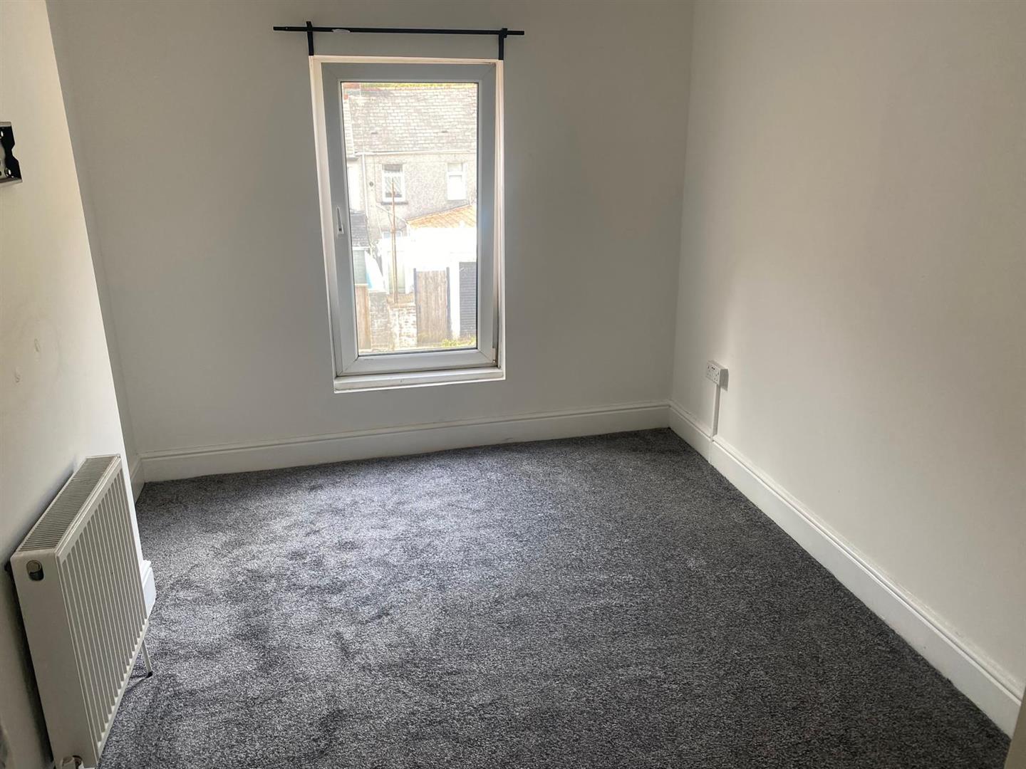 house - terraced for rent marine street