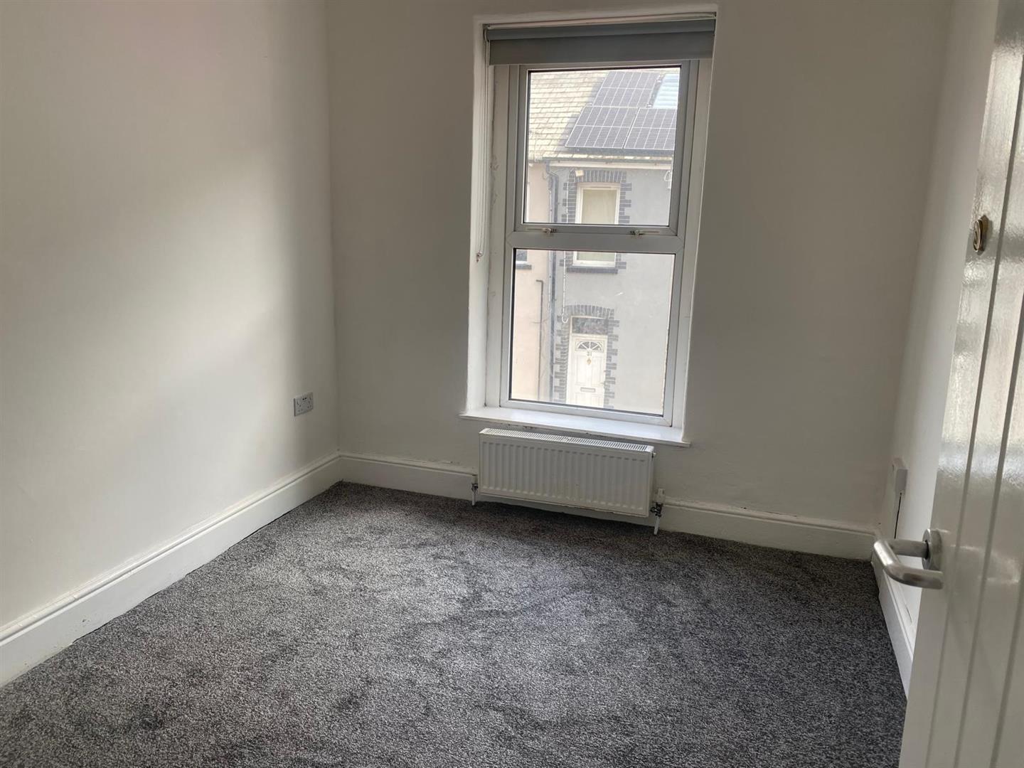 house - terraced for rent marine street