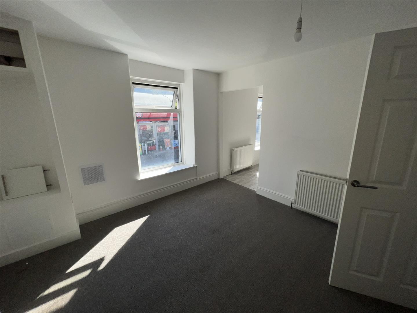 flat for rent llewellyn street