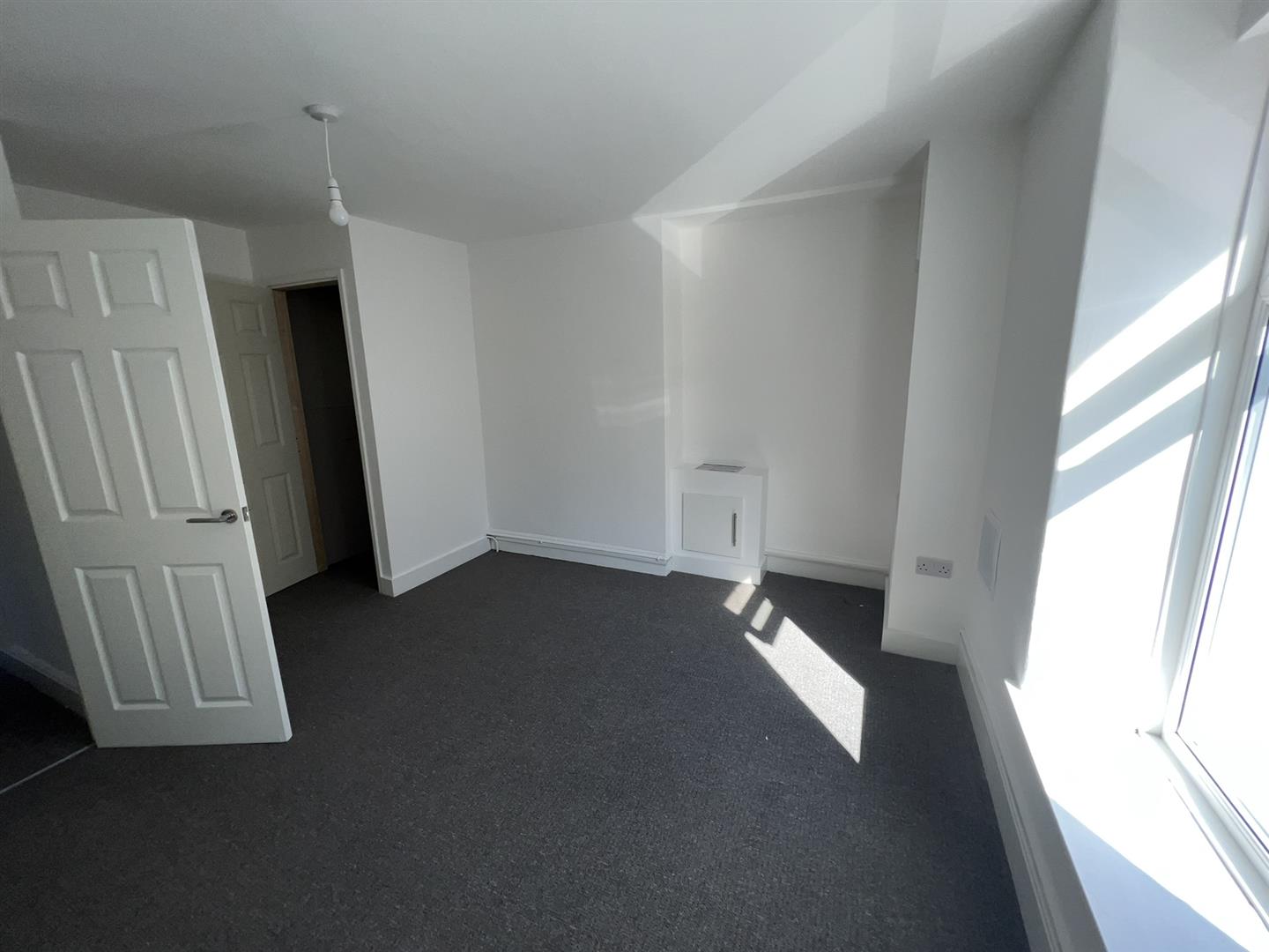 flat for rent llewellyn street