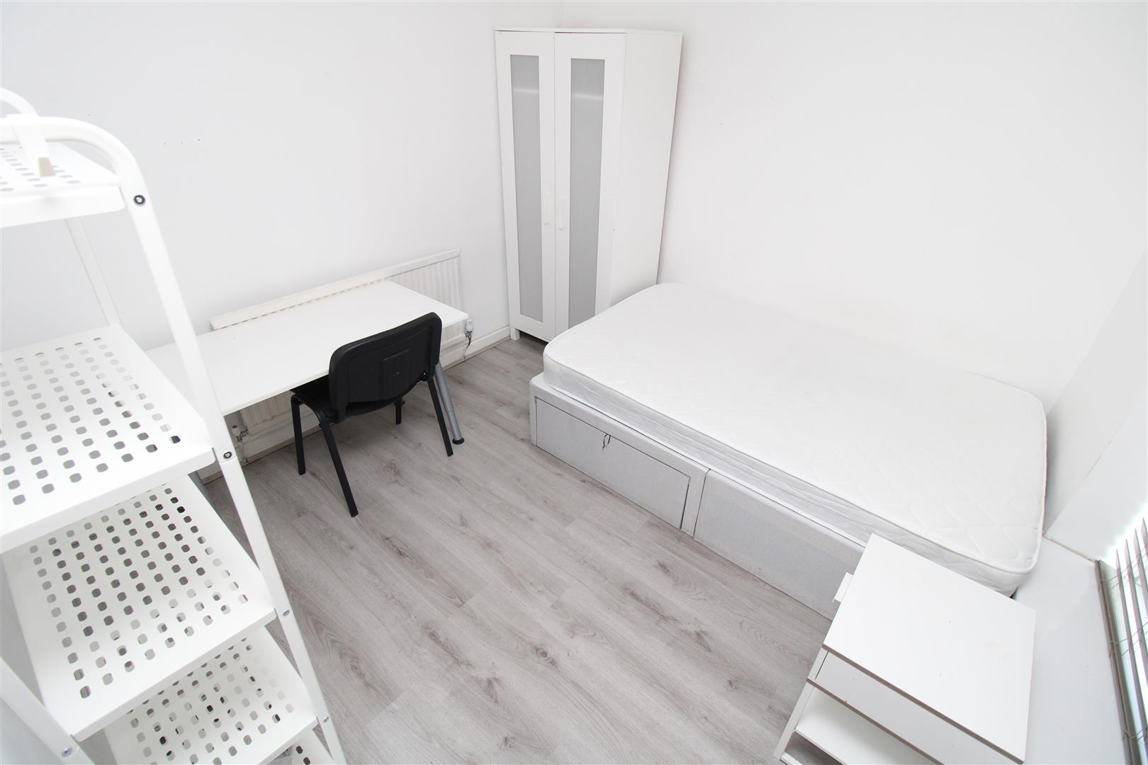 house - terraced for rent laura street