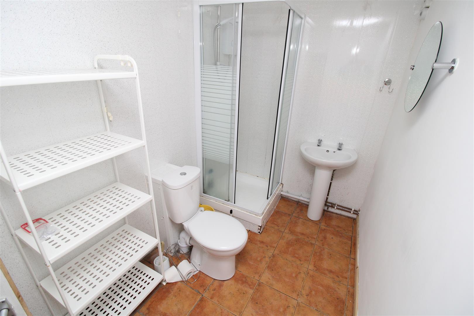 house - terraced for rent laura street