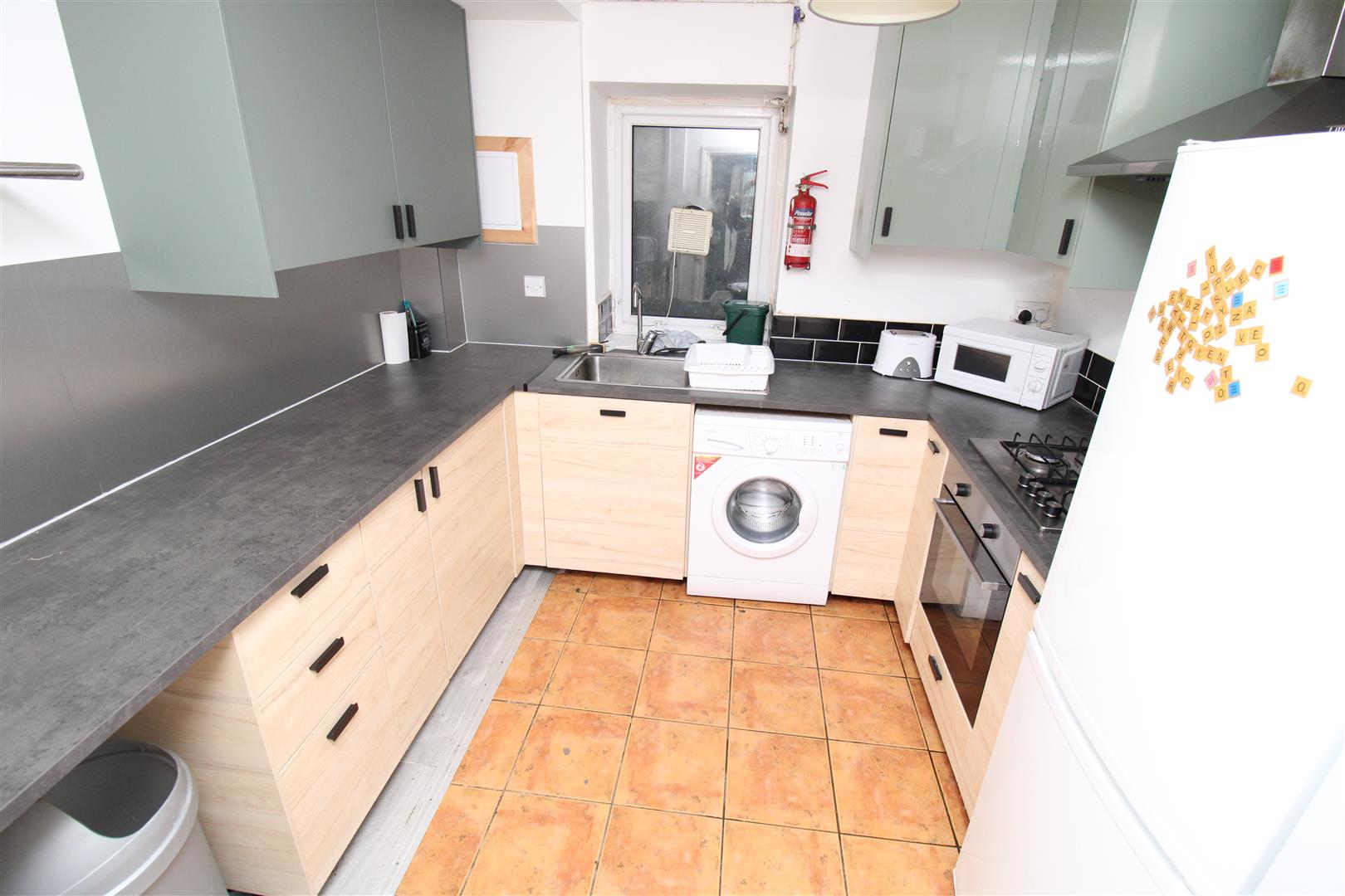 house - terraced for rent laura street