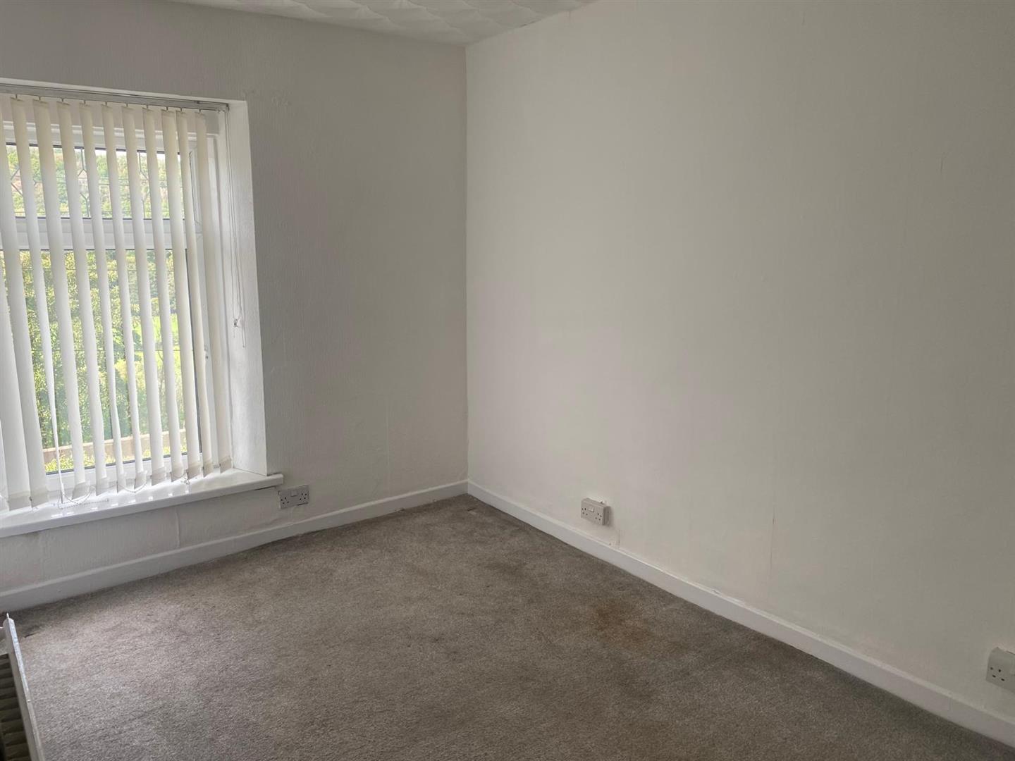 house - terraced for rent pontshonnorton road