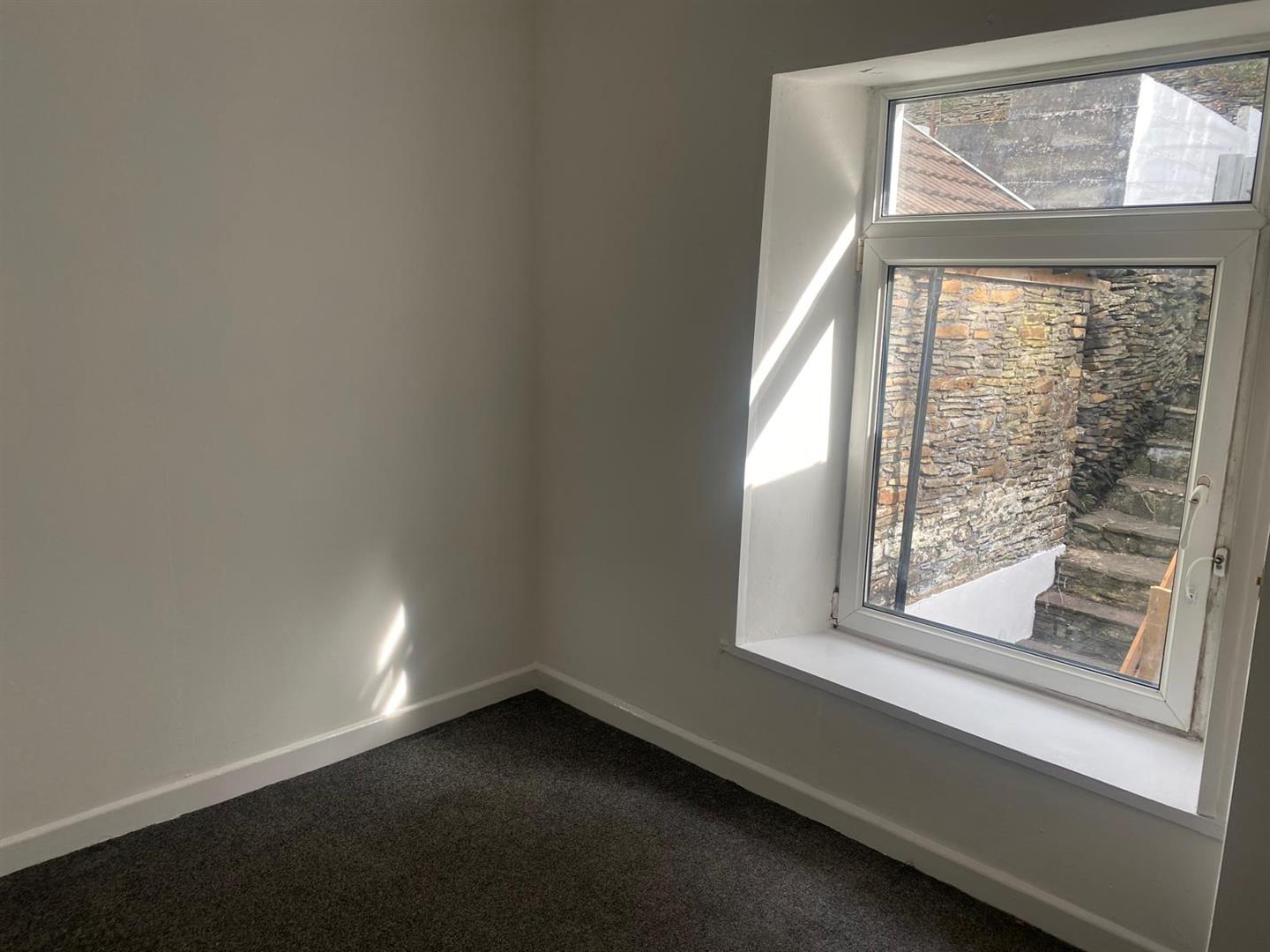 house - terraced for rent pontshonnorton road