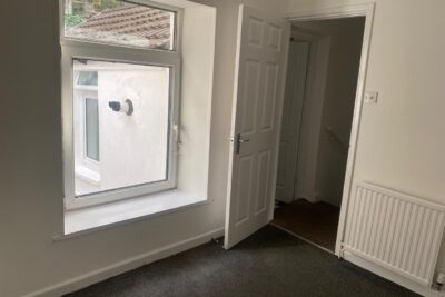 house - terraced for rent pontshonnorton road