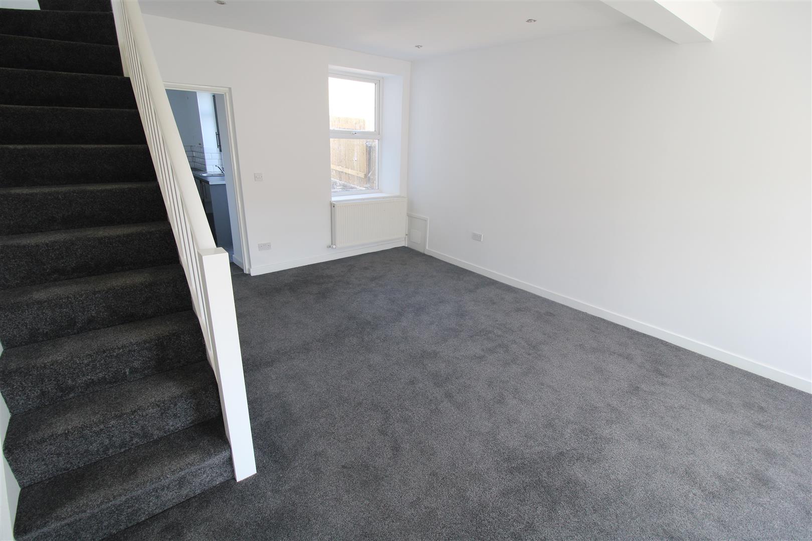 house - end terrace for rent howard street
