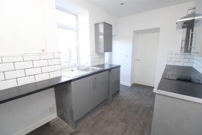 house - end terrace for rent howard street